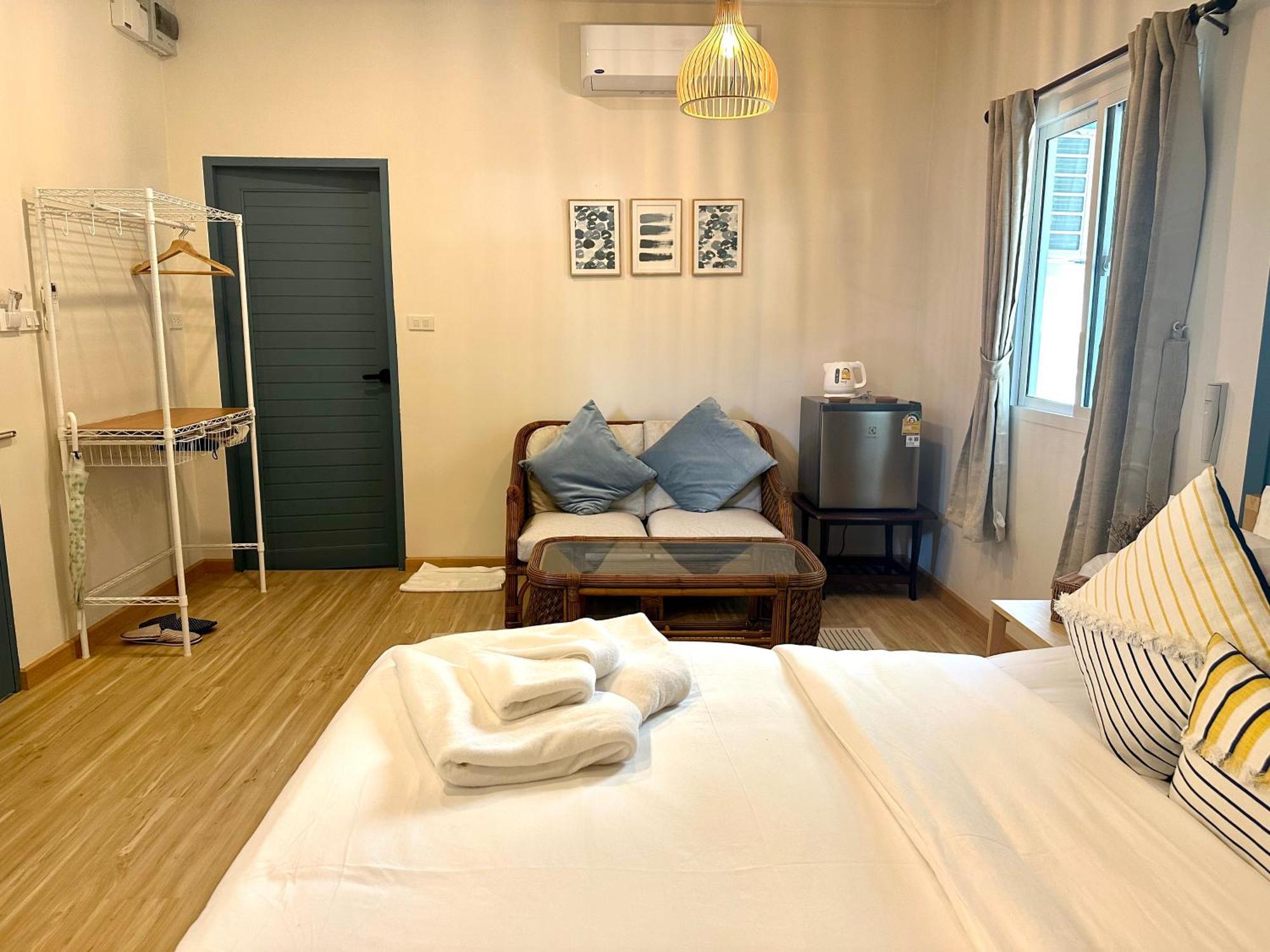 Warm White Hua Hin House Hotel ภายนอก รูปภาพ